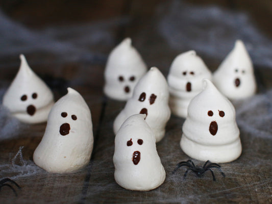 Meringue Ghosts for Your Little Monsters