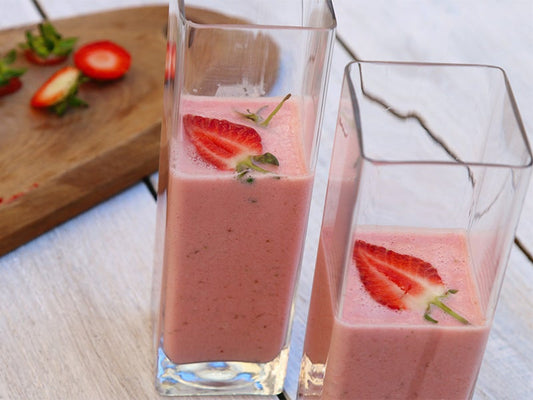 Strawberry and Yoghurt Smoothie with Coconut Water